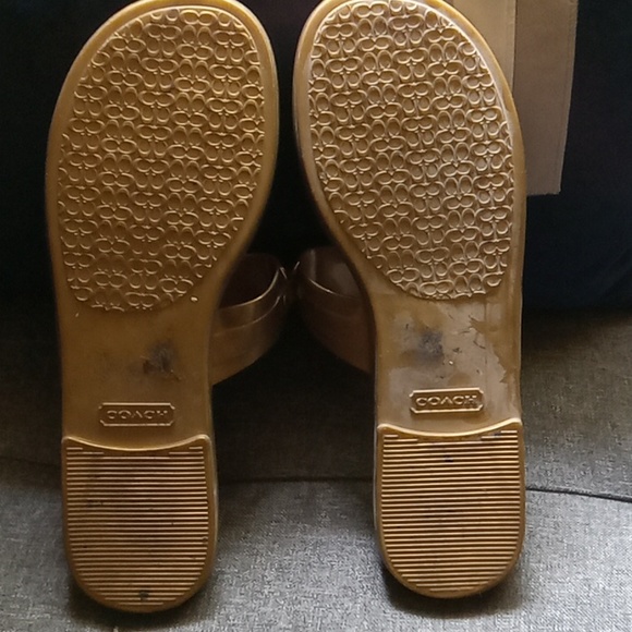 Woman's Coach Sandal!! Final Price Firm!!🤑🤑🤑🤑🤑 - Picture 2 of 2